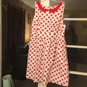 Modcloth Ixia apple dress with pockets!!